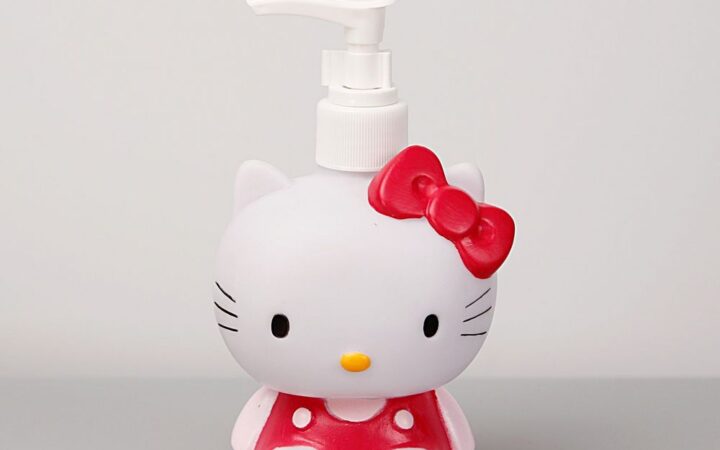 Hello Kitty Pump Dispenser Bottle — Salon-Friendly 13 oz